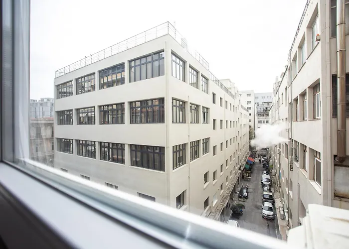 Ellie's Downtown Thessaloniki