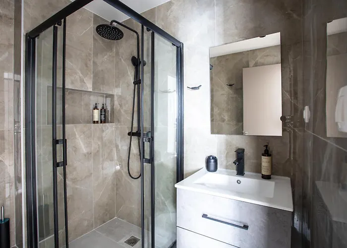 Ellie's Downtown Apartment